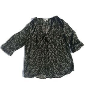 ✨Timing Black & Creme Roll Tab Long Sleeve Circles Blouse✨